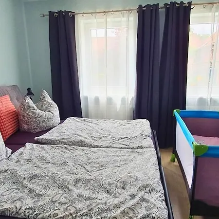 Gemuetliche Fuer 9 Personen Apartment Berlin