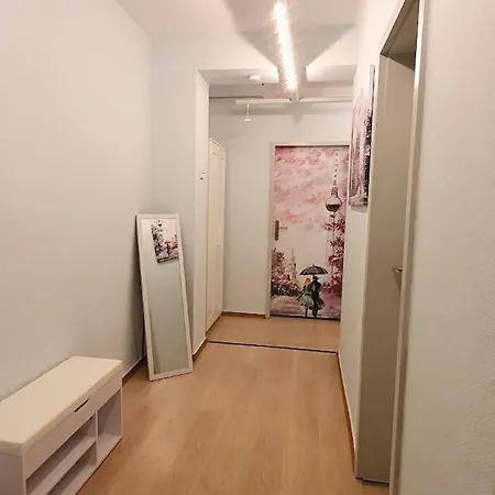 Gemuetliche Fuer 9 Personen Apartment Berlin