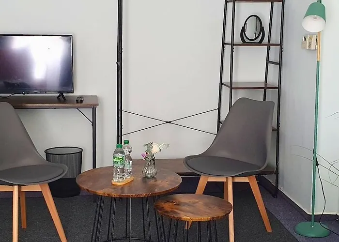 Gemuetliche Fuer 9 Personen * ברלין