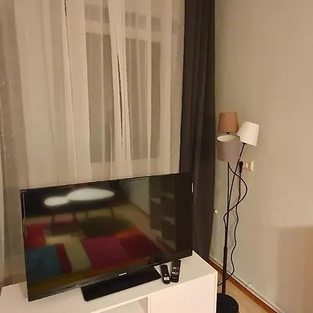 Gemuetliche Fuer 9 Personen ברלין