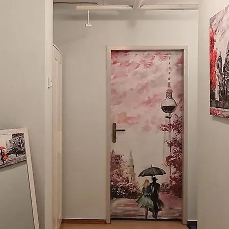 Gemuetliche Fuer 9 Personen * ברלין