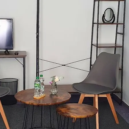 Gemuetliche Fuer 9 Personen * ברלין