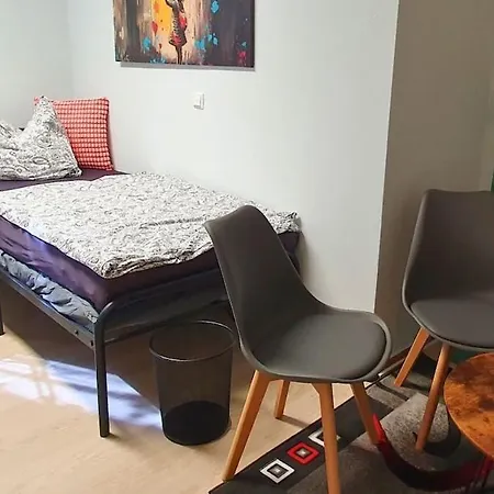 Gemuetliche Fuer 9 Personen * ברלין